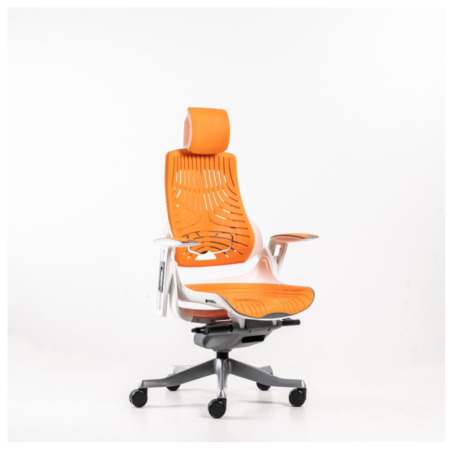 The back and seat pivot axis is placed close to the human’s hip socket joint (acetabulum), such that there is no relative movement between the backrest and torso, giving a natural and constant-fit support through the recline range.