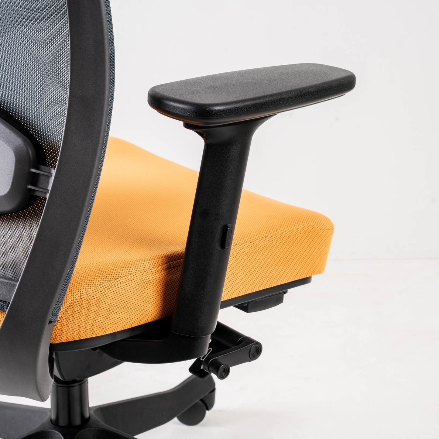 Chair Mechanism: Synchronized mechanism features 4-position tilt lock, pneumatic seat height, tilt tension control by side knob and 2 seat angle positions. Seat is adjustable for 100mm height range. Diecast aluminium alloy and steel material (100% recyclable) in black colour