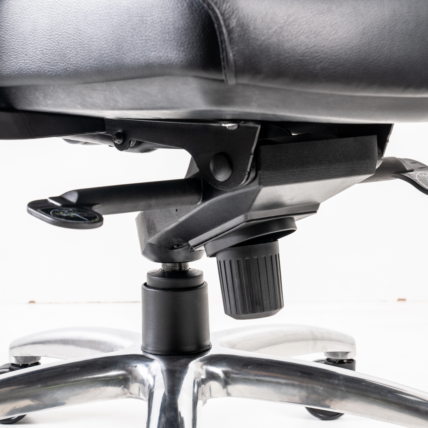 Base: Standard Studio Base of moulded black polypropylene (100% recycable). Optional five-prong base of diecast aluminium alloy (100% recycable) in polished finish or black epoxy.
