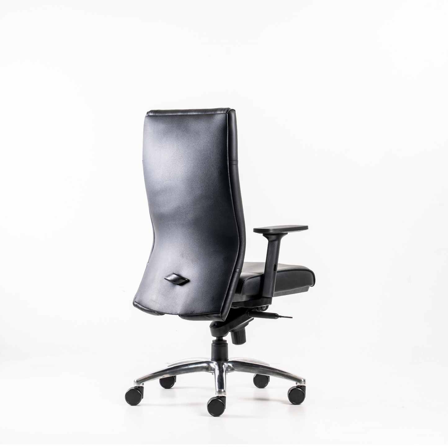 Backrest: Height Adjustment Backrest height adjust knob is easily accessible to give the user straight forward adjustment when needed.