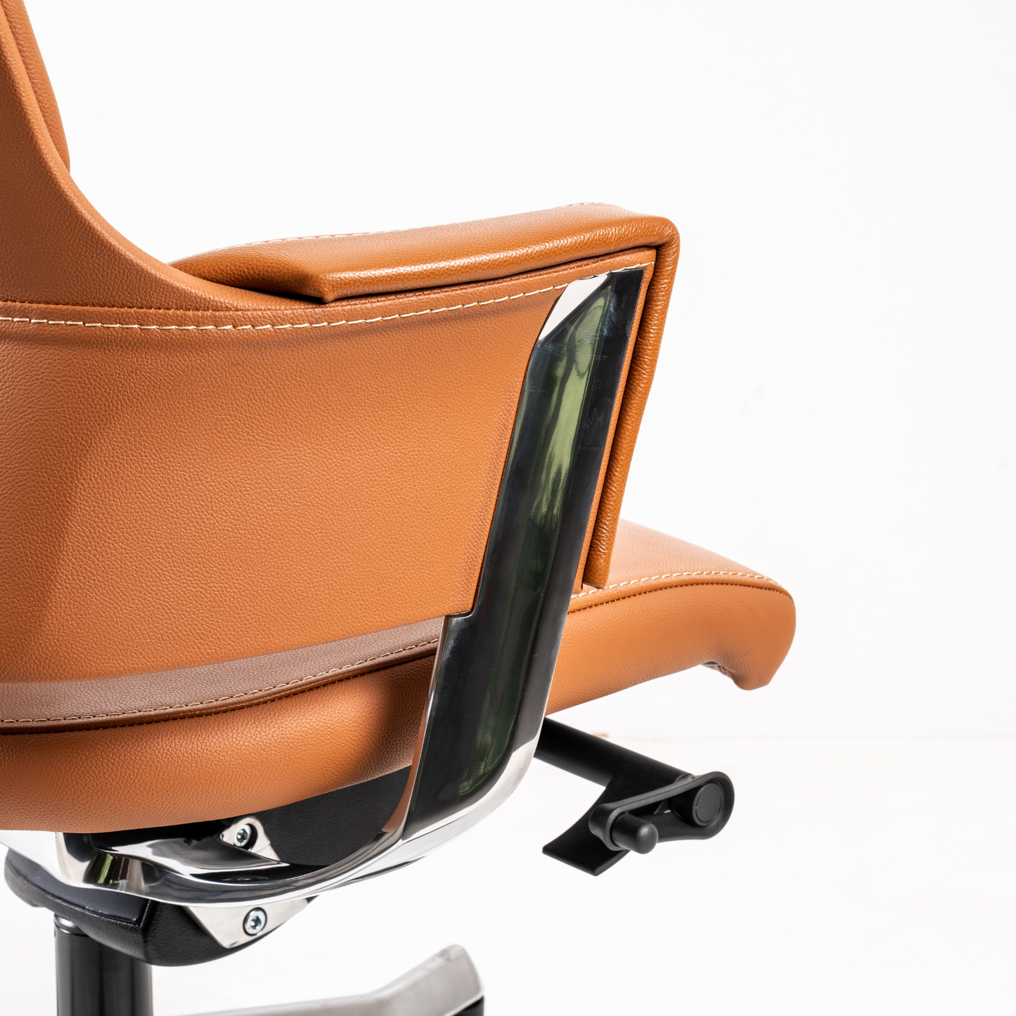 Dolfin model employs a four-point synchronised recline mechanism featuring gas seat height control, recline-tension adjustment, and stepless recline lock. The mechanism main structure is diecast aluminium while control levers and knobs are moulded in polypropylene, all in black textured finish.