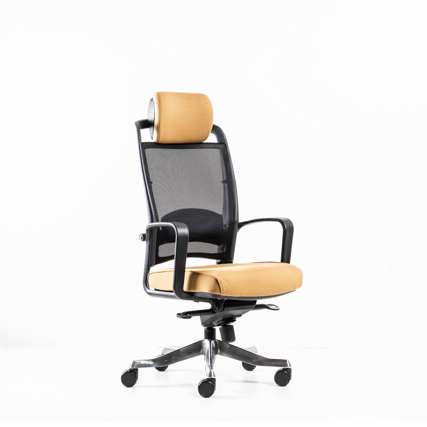 Backrest:  A breathable polyester mesh  suspension allows improved  ventilation and transpiration, to  provide exceptional thermal comfort.  Backframe is moulded of resilient  black polypropylene (100% recyclable).