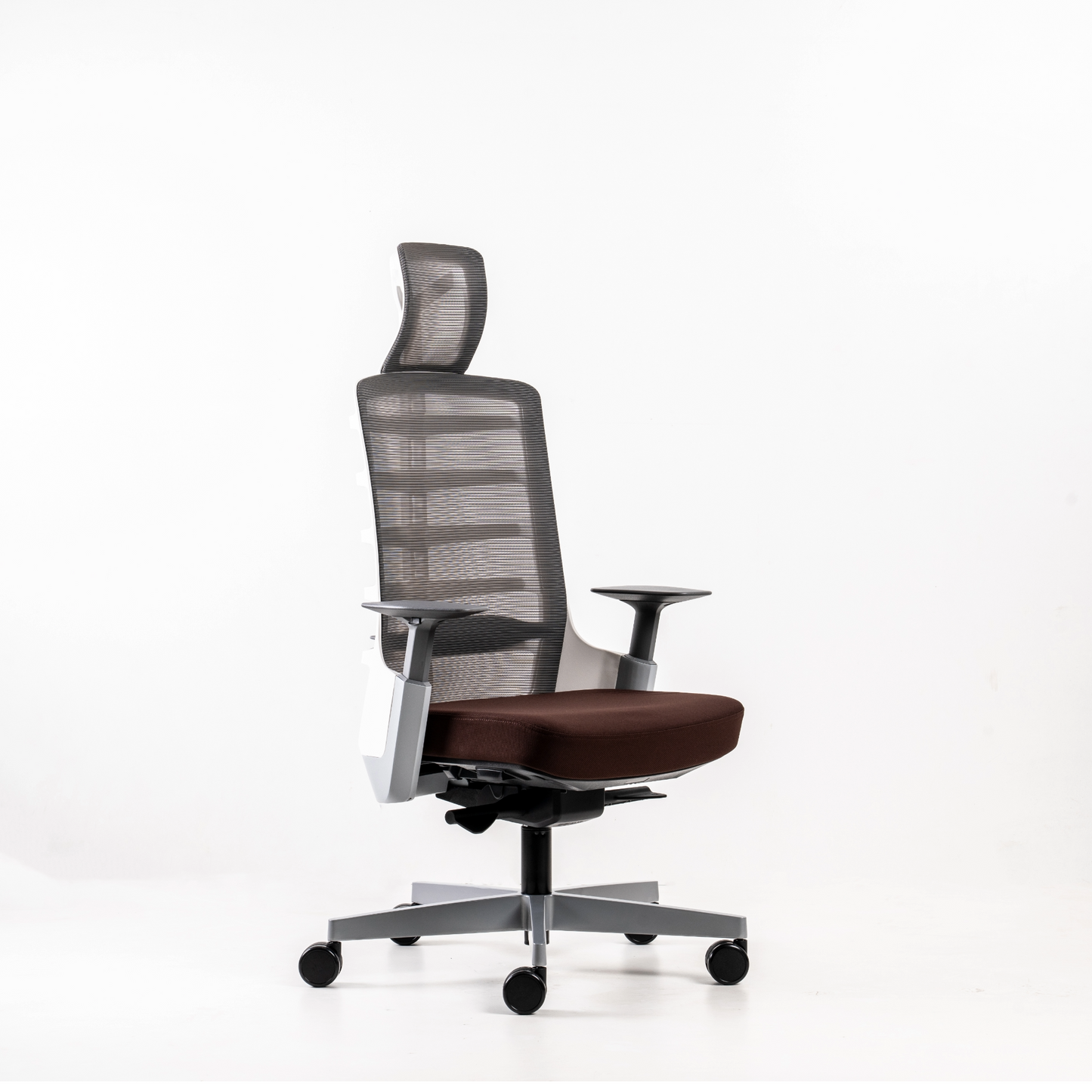 Seat: Depth-adjustable for a range  of 60mm.Polypropylene (100%  recyclable) shell in black colour.  Fabric or leather upholstery over  moulded polyurethane foam.