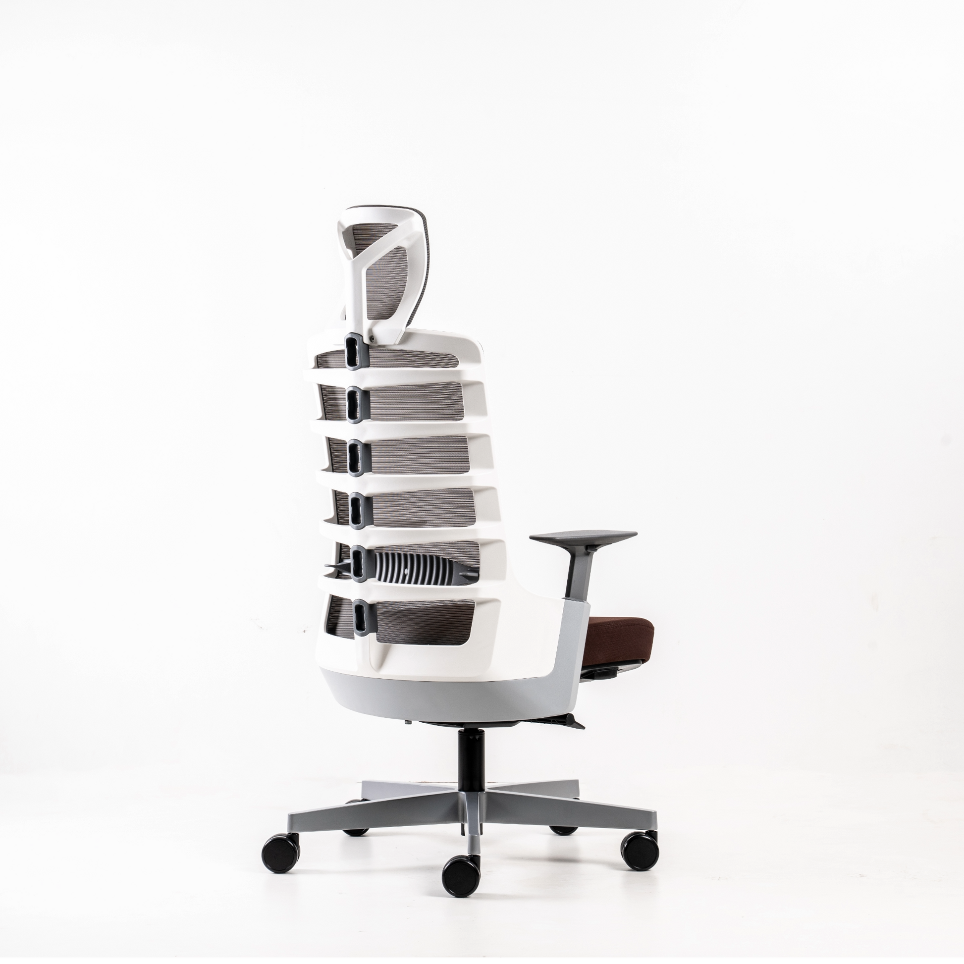 Backrest: Height-adjustable lumbar support with a range of 55mm.Polypropylene (100% recyclable) frame in black or white colour option.