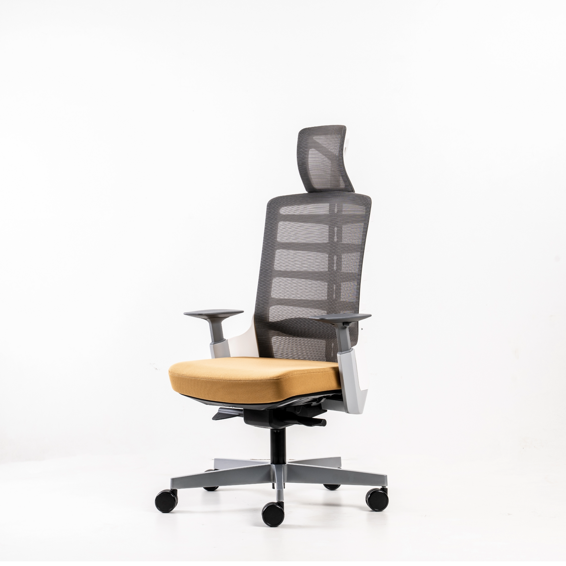 Seat: Depth-adjustable for a range  of 60mm.Polypropylene (100%  recyclable) shell in black colour.  Fabric or leather upholstery over  moulded polyurethane foam.