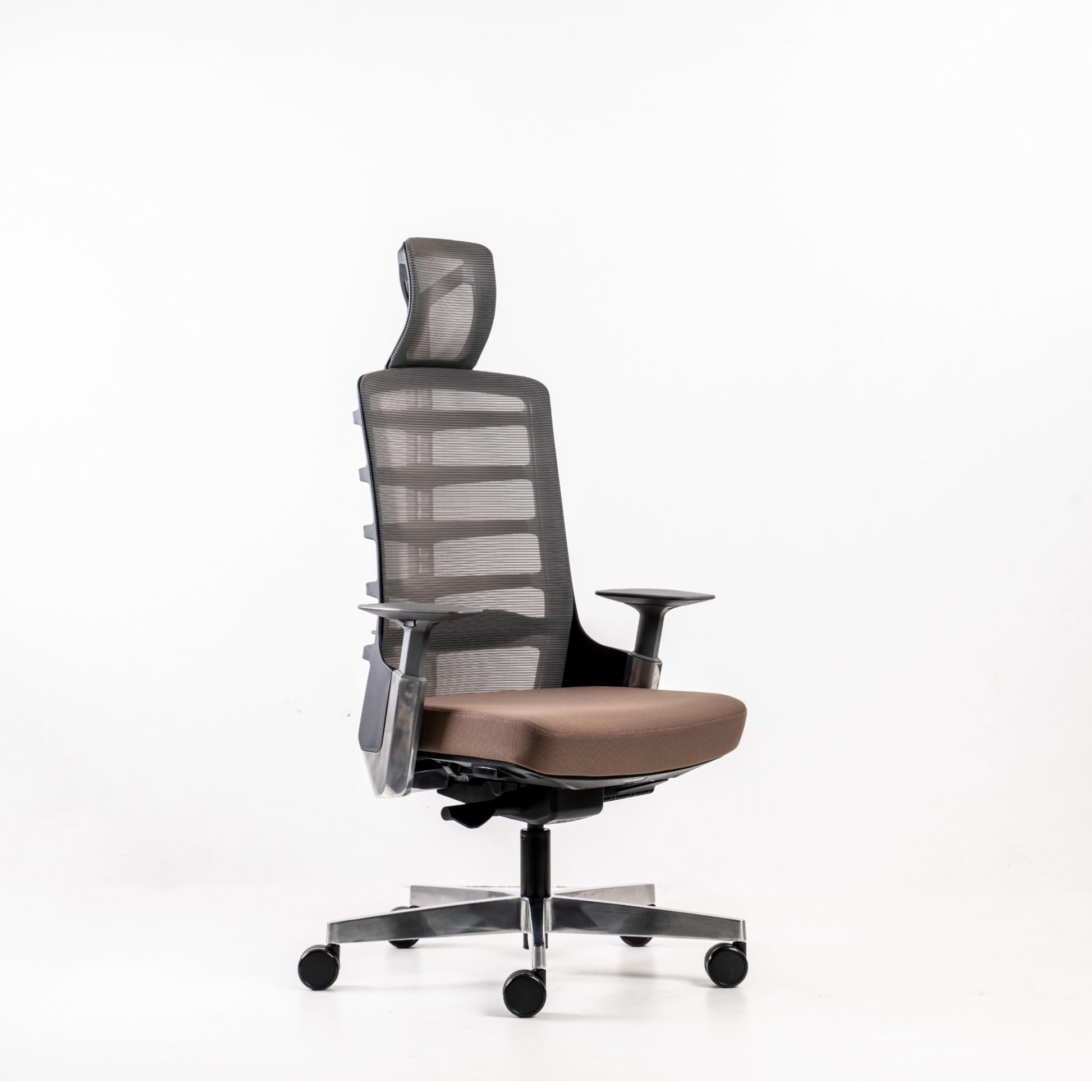 Seat: Depth-adjustable for a range  of 60mm.Polypropylene (100%  recyclable) shell in black colour.  Fabric or leather upholstery over  moulded polyurethane foam.