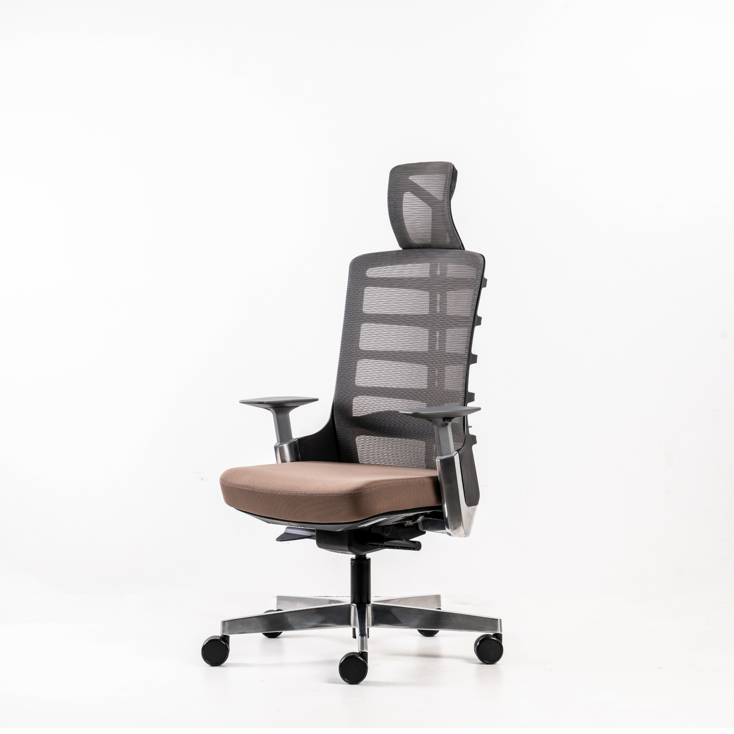 Seat: Depth-adjustable for a range of 60mm.Polypropylene (100% recyclable) shell in black colour. Fabric or leather upholstery over moulded polyurethane foam.